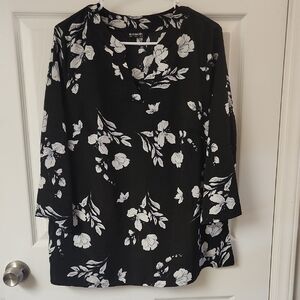 BloomChic Monochrome Leaf Print Top